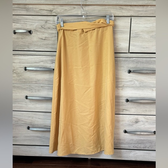 Mango Belted Front Slit Midi Skirt, beautiful yellow color US size XS - Picture 3 of 10